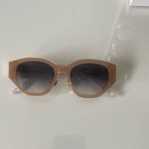 DEZI “CHARGE IT” in nude